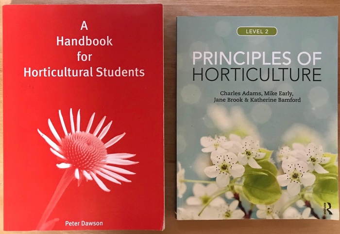 英国の参考書からの情報を中心にまとめたプリントを配布